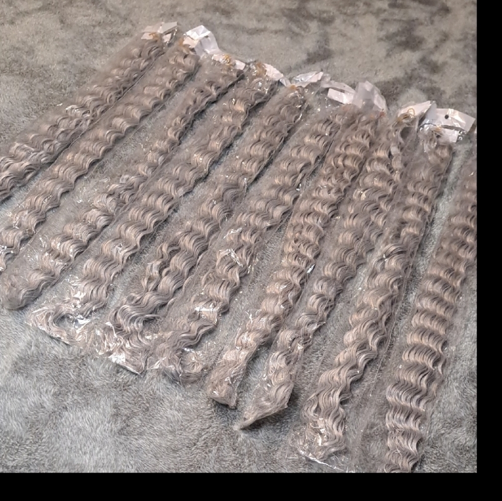 "10" Packs Of Hair Extensions in Silver
